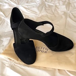 Eileen Fisher Malta pump. Size 8. Black suede